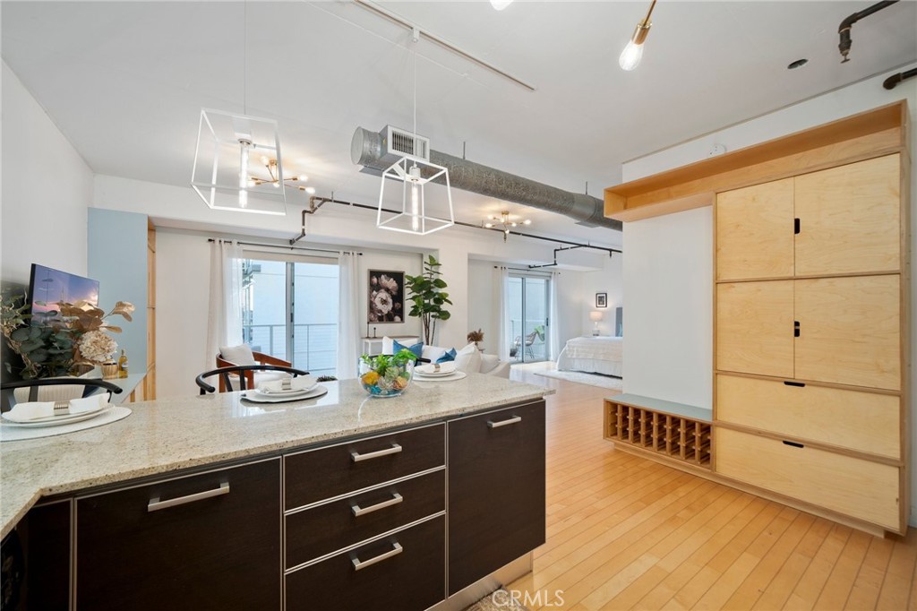 645 W 9th Street 433