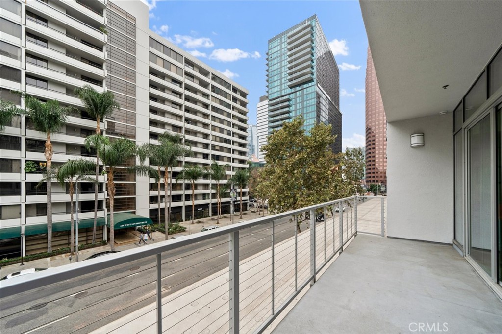 645 W 9th Street 433