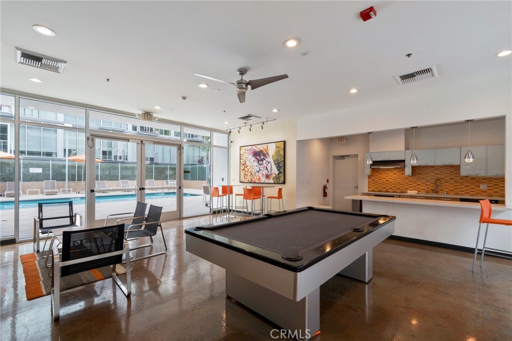 645 W 9th Street 433