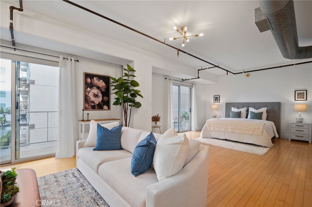 645 W 9th Street 433