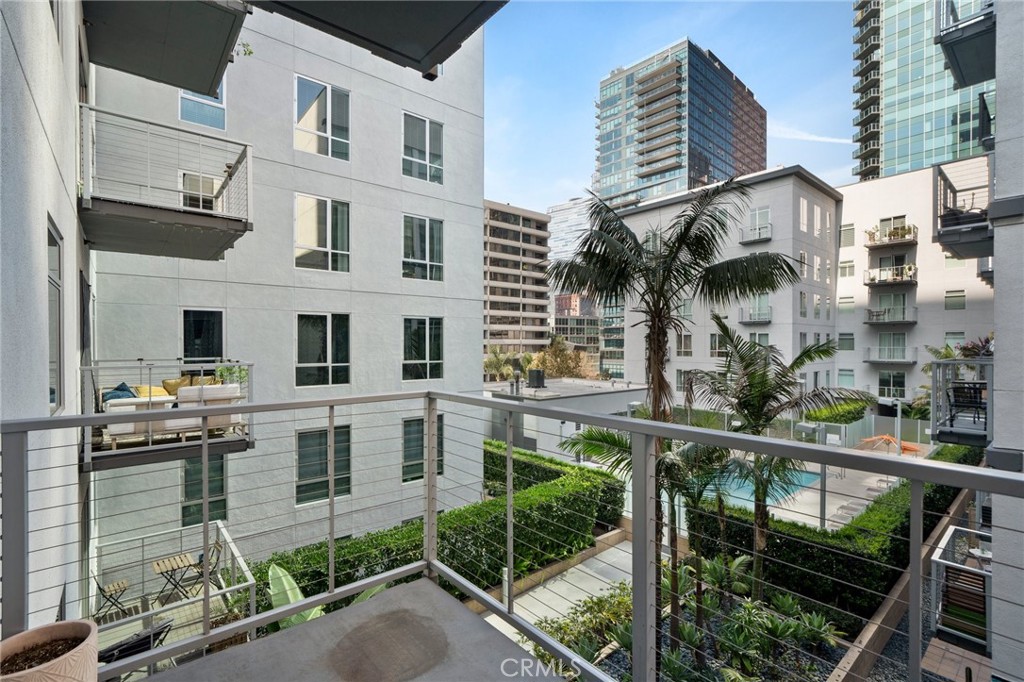 645 W 9th Street 433