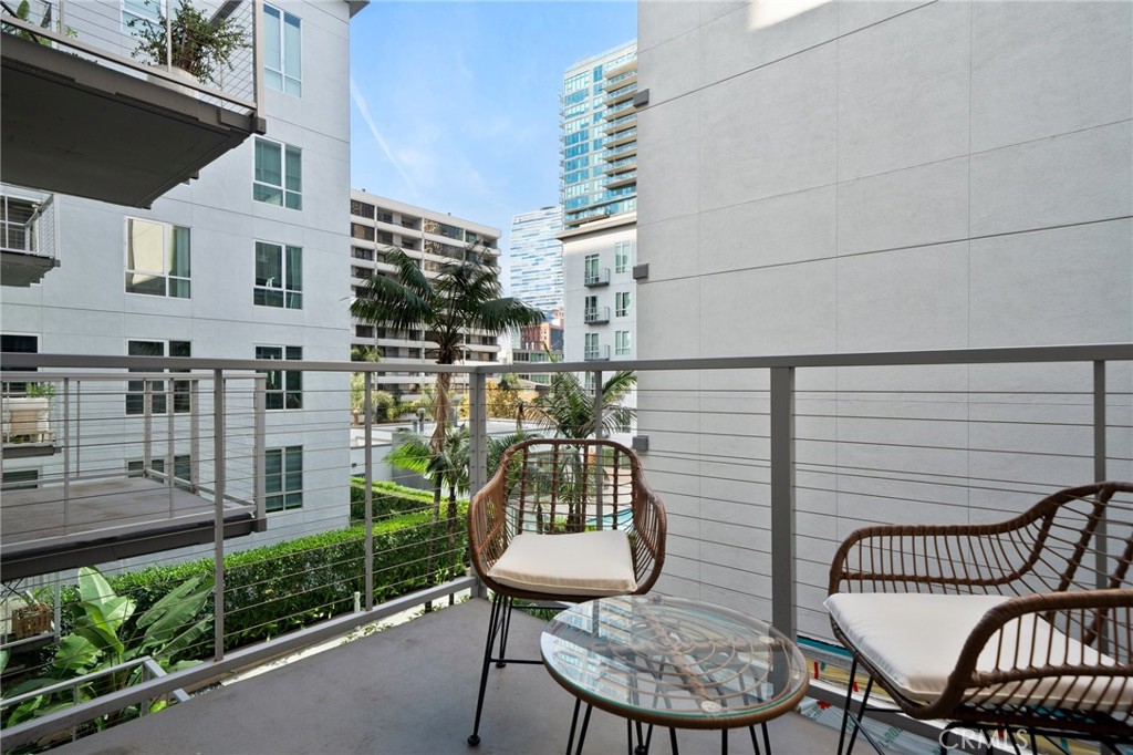 645 W 9th Street 433