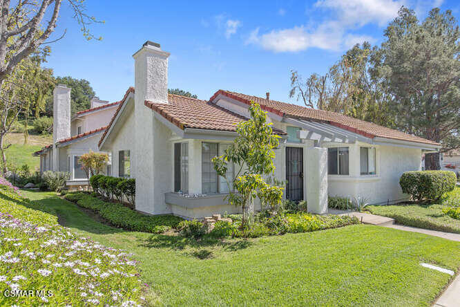 950 Quarterhorse Lane