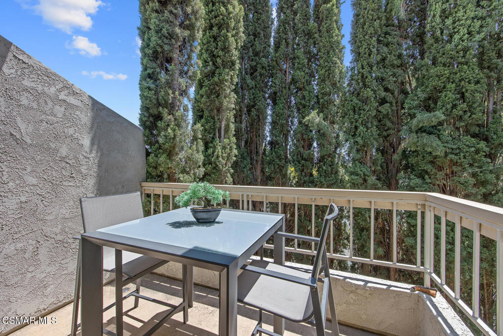 3109 E Hillcrest Drive