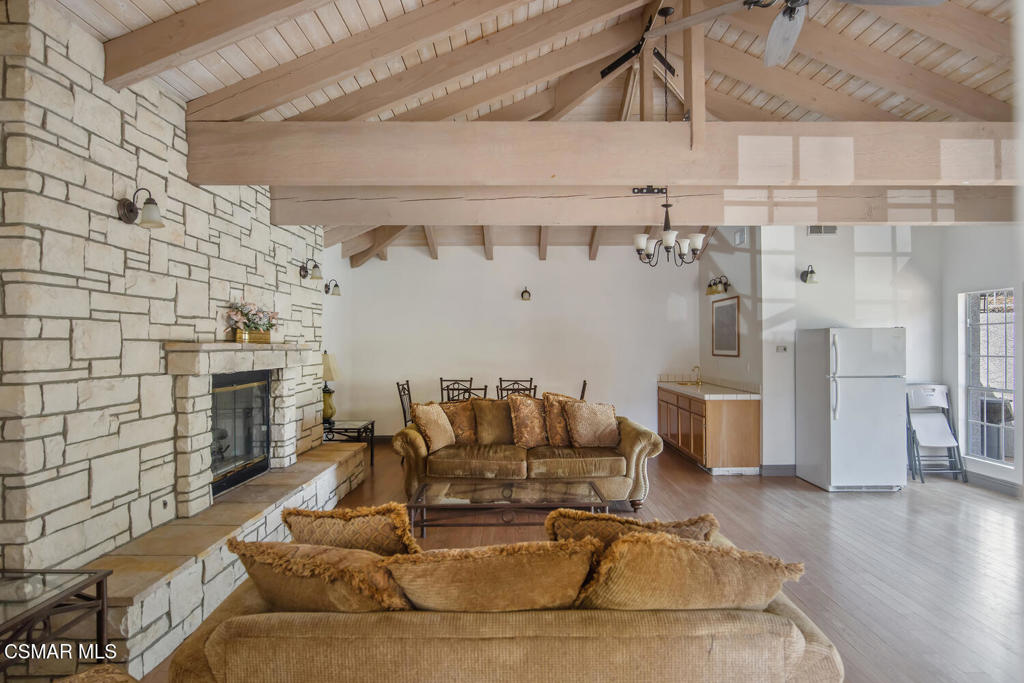 3109 E Hillcrest Drive