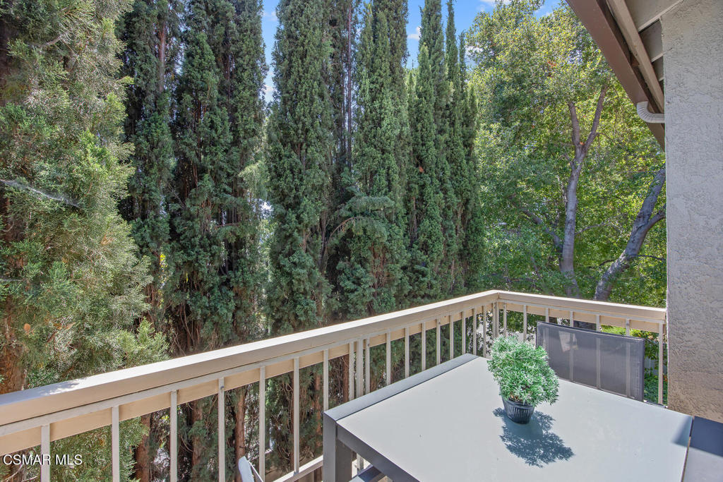 3109 E Hillcrest Drive