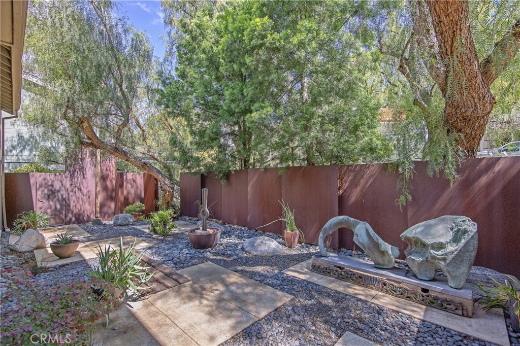4109 Empis Street