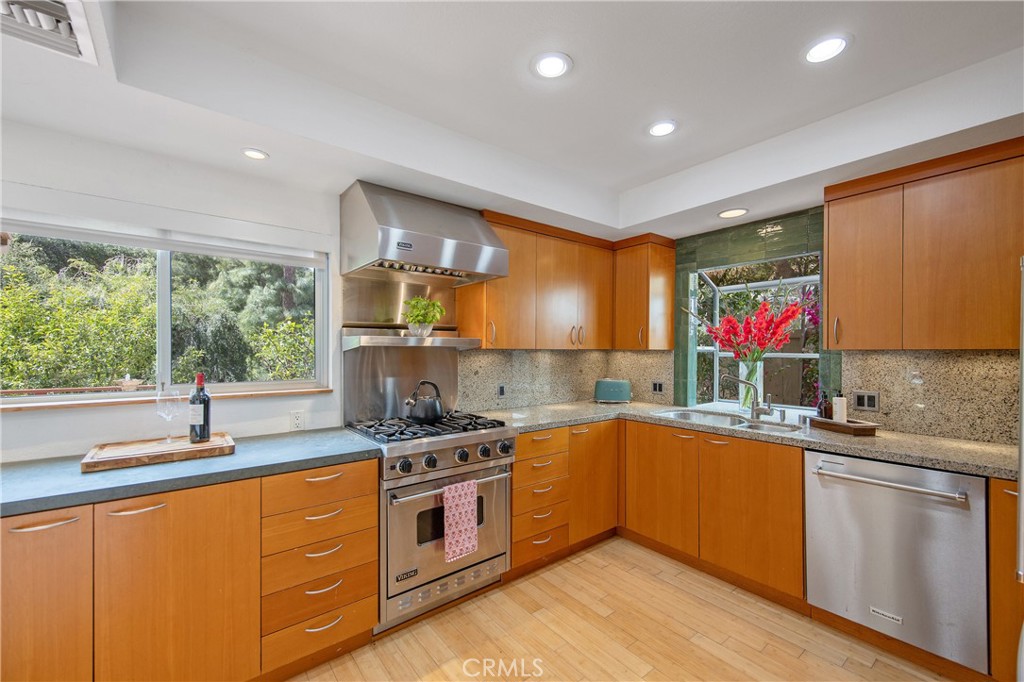 4109 Empis Street