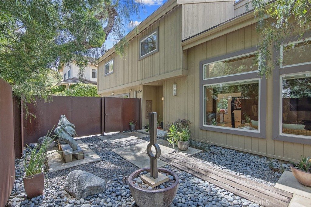 4109 Empis Street