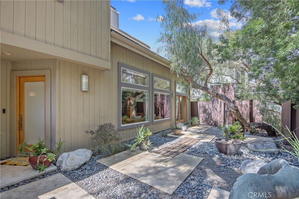 4109 Empis Street