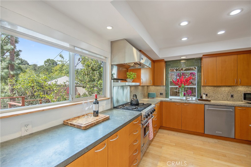 4109 Empis Street