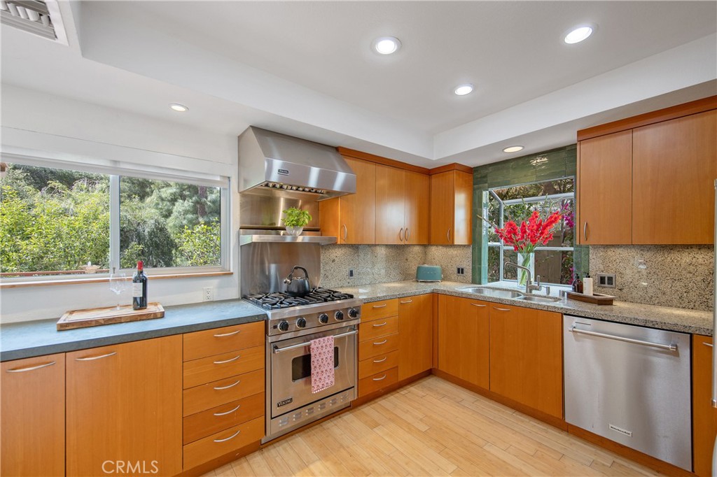 4109 Empis Street