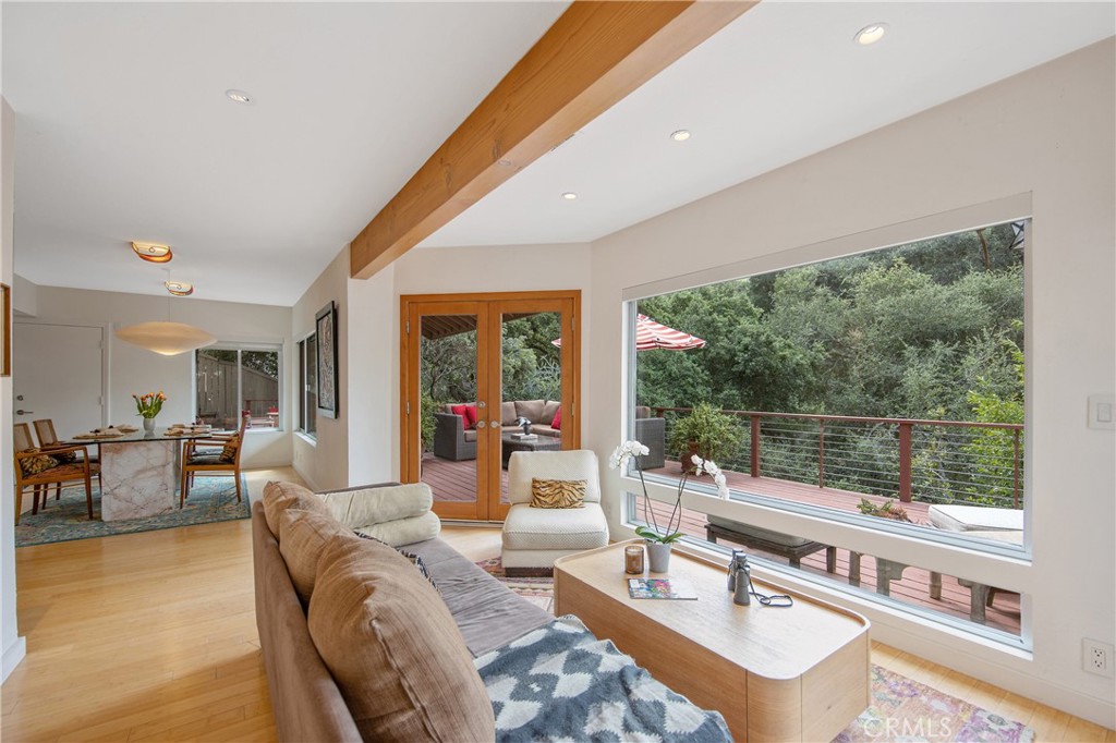 4109 Empis Street