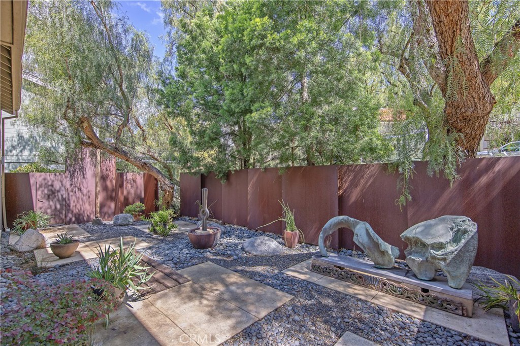 4109 Empis Street