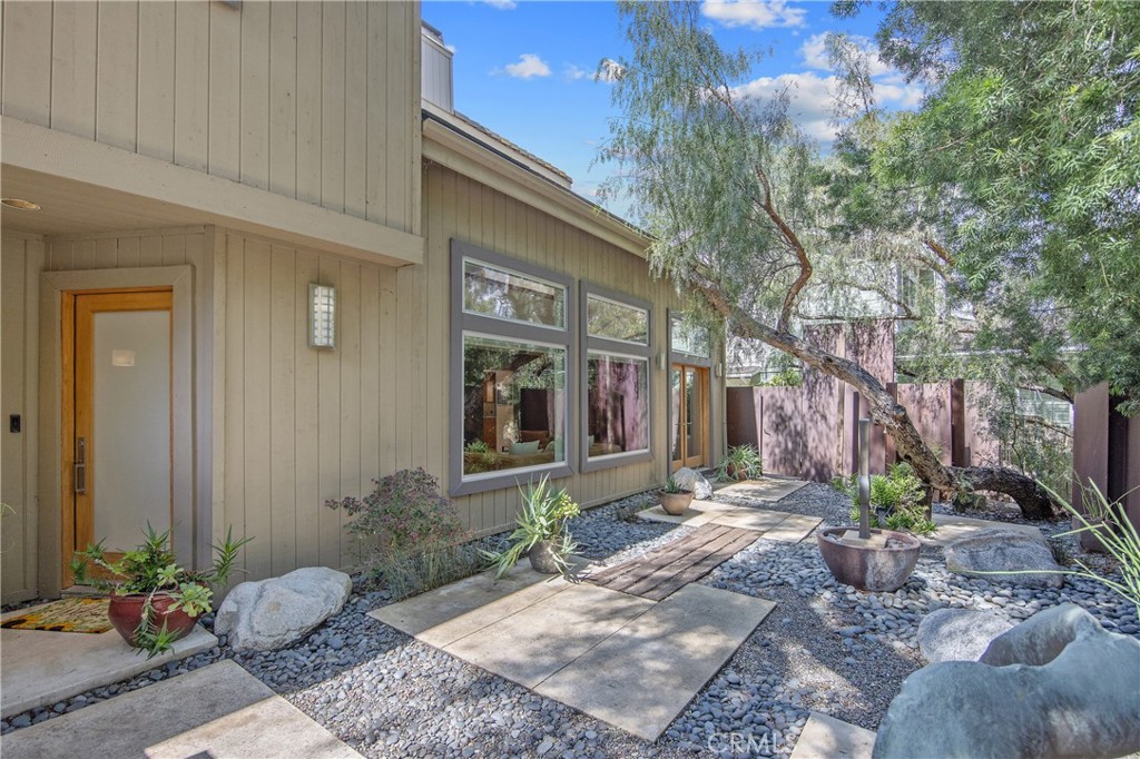 4109 Empis Street