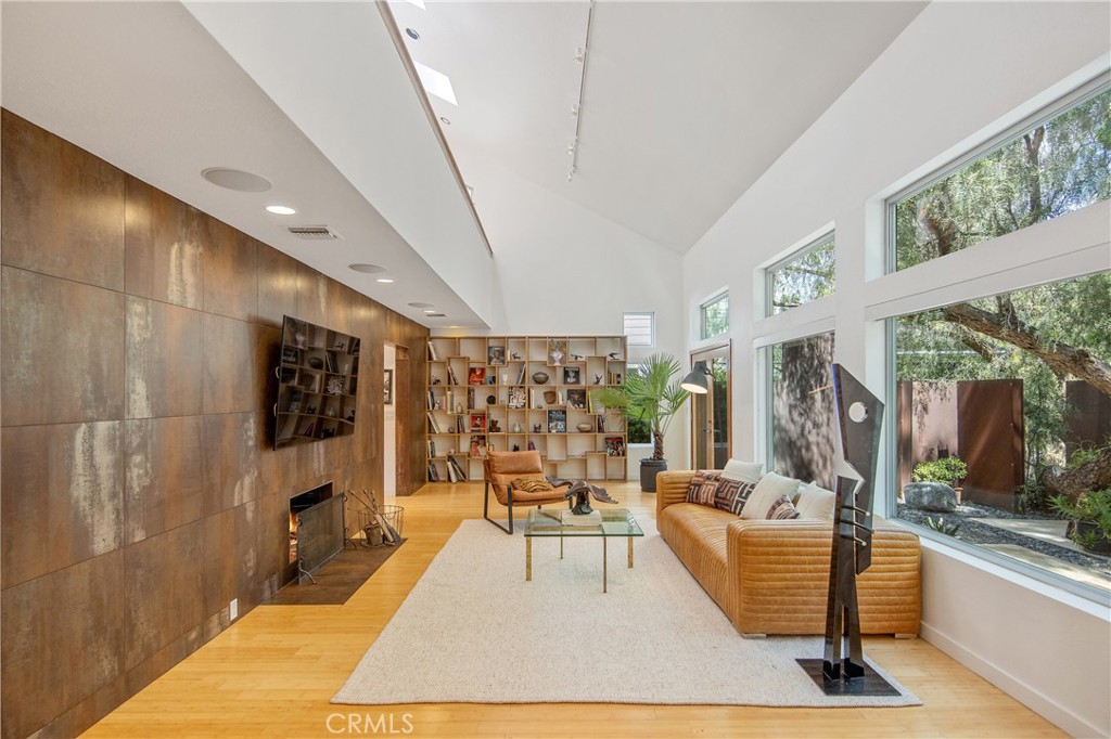 4109 Empis Street