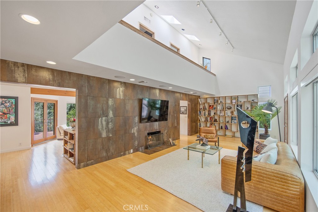 4109 Empis Street