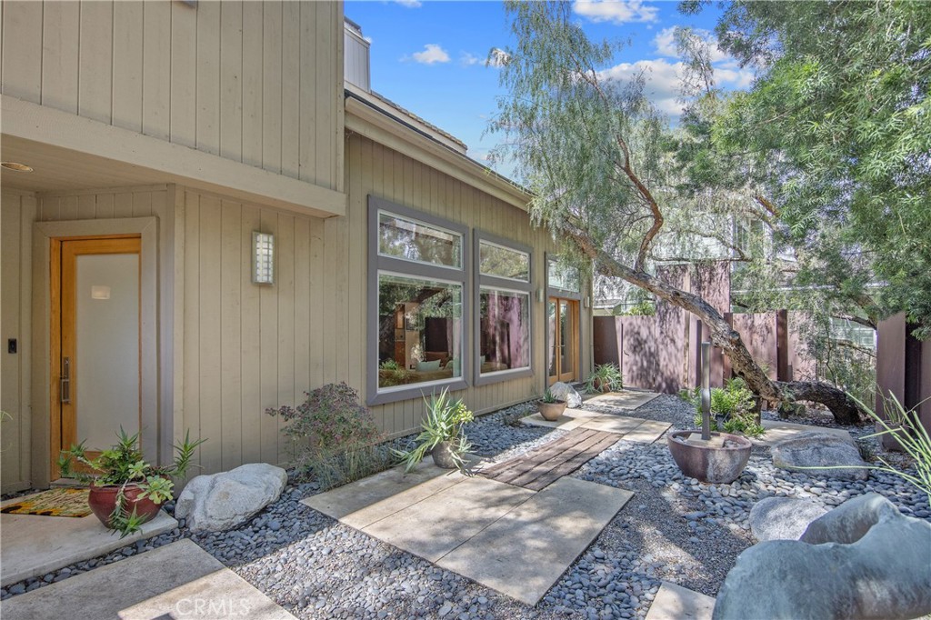 4109 Empis Street