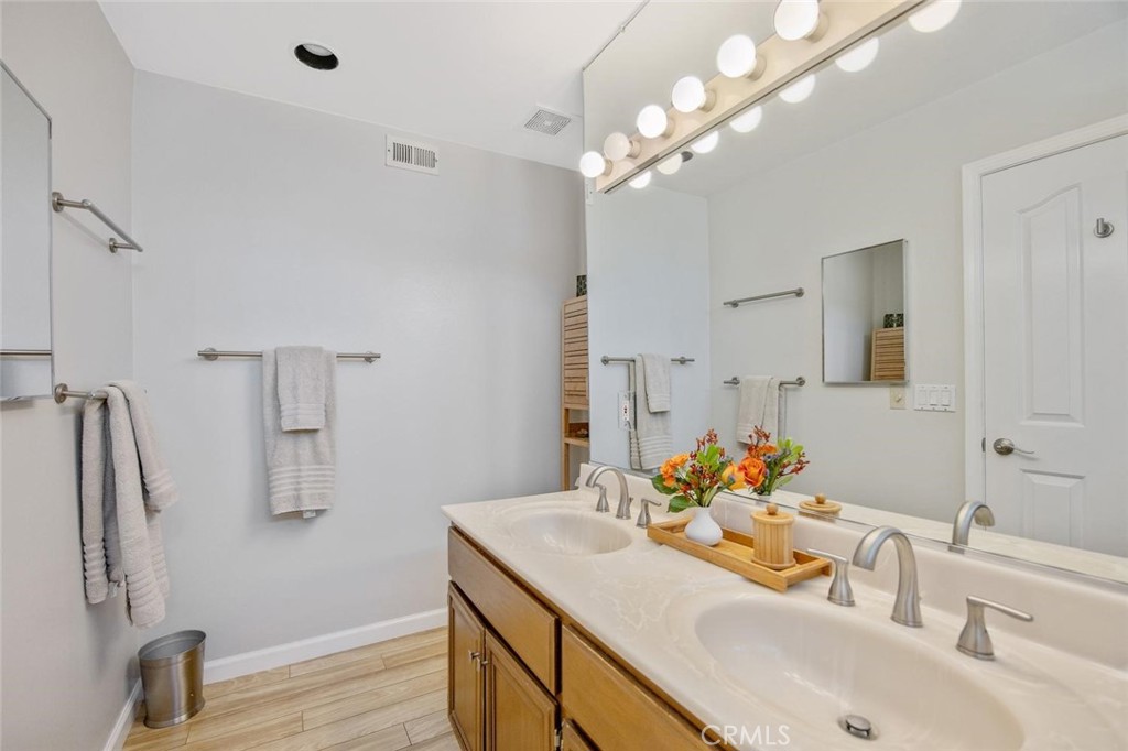 5340 Las Virgenes Road 4