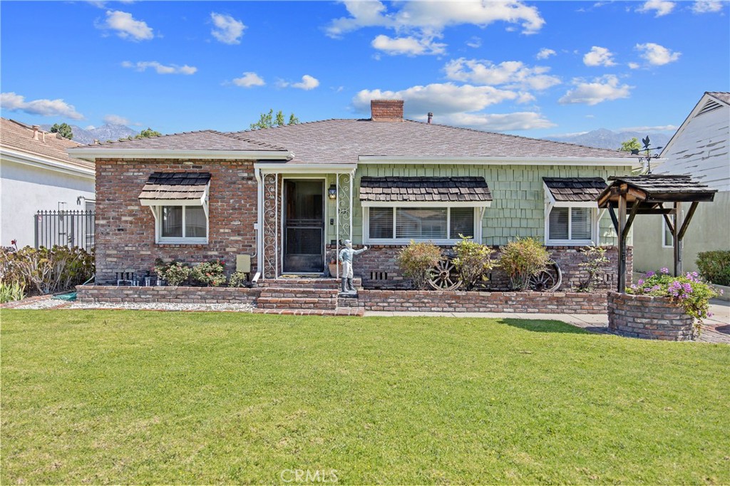 213 E Floral Avenue