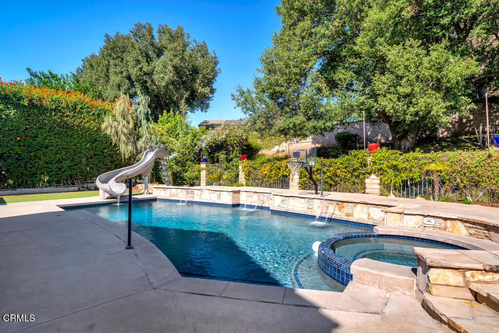 26 N Greenmeadow Avenue