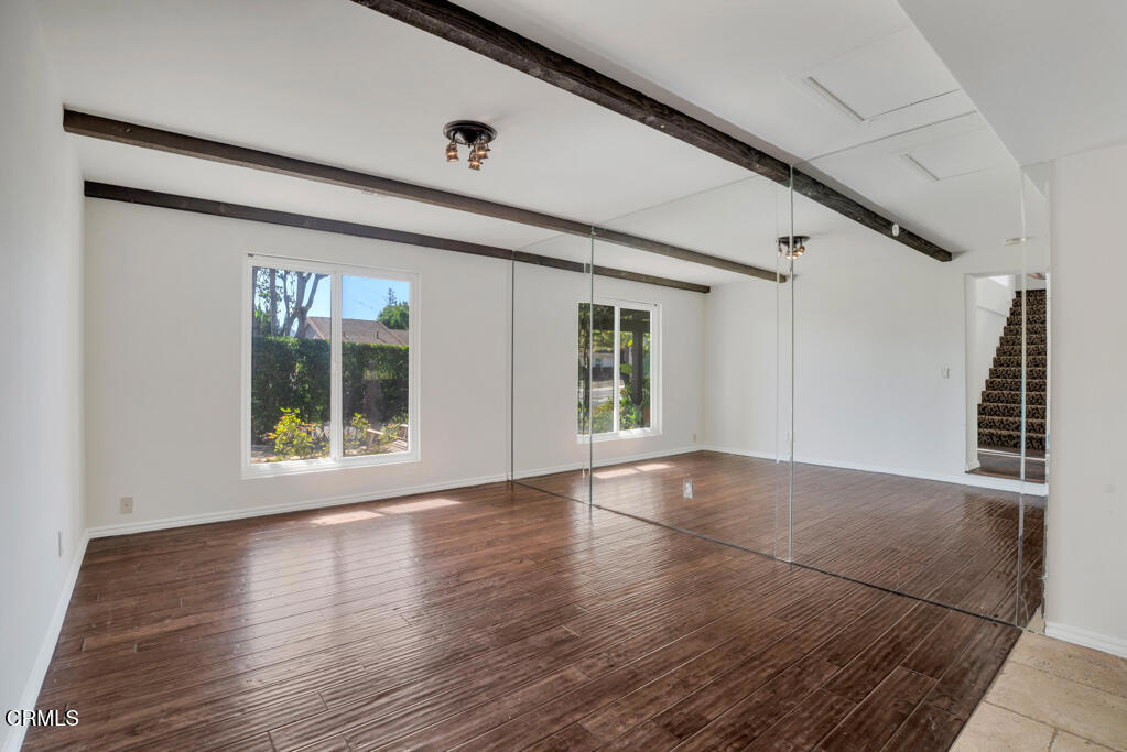 26 N Greenmeadow Avenue