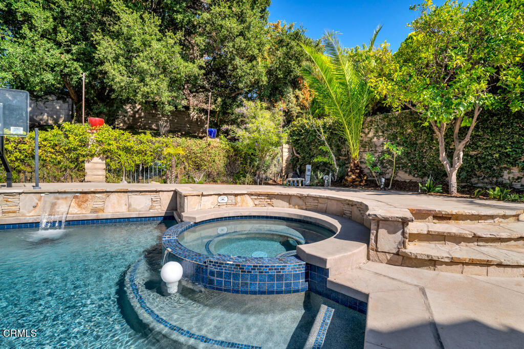 26 N Greenmeadow Avenue