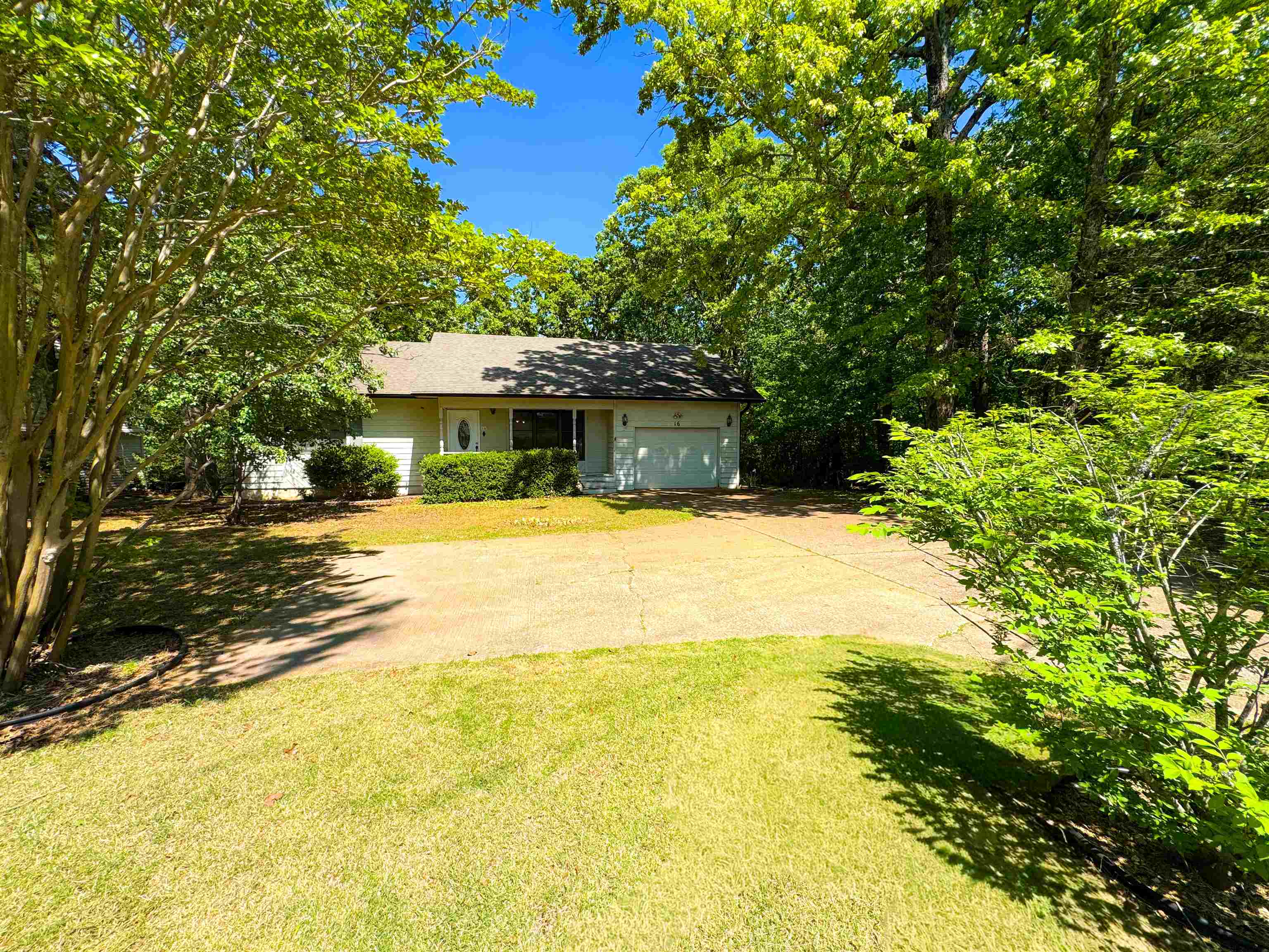 16 Iroquois Drive