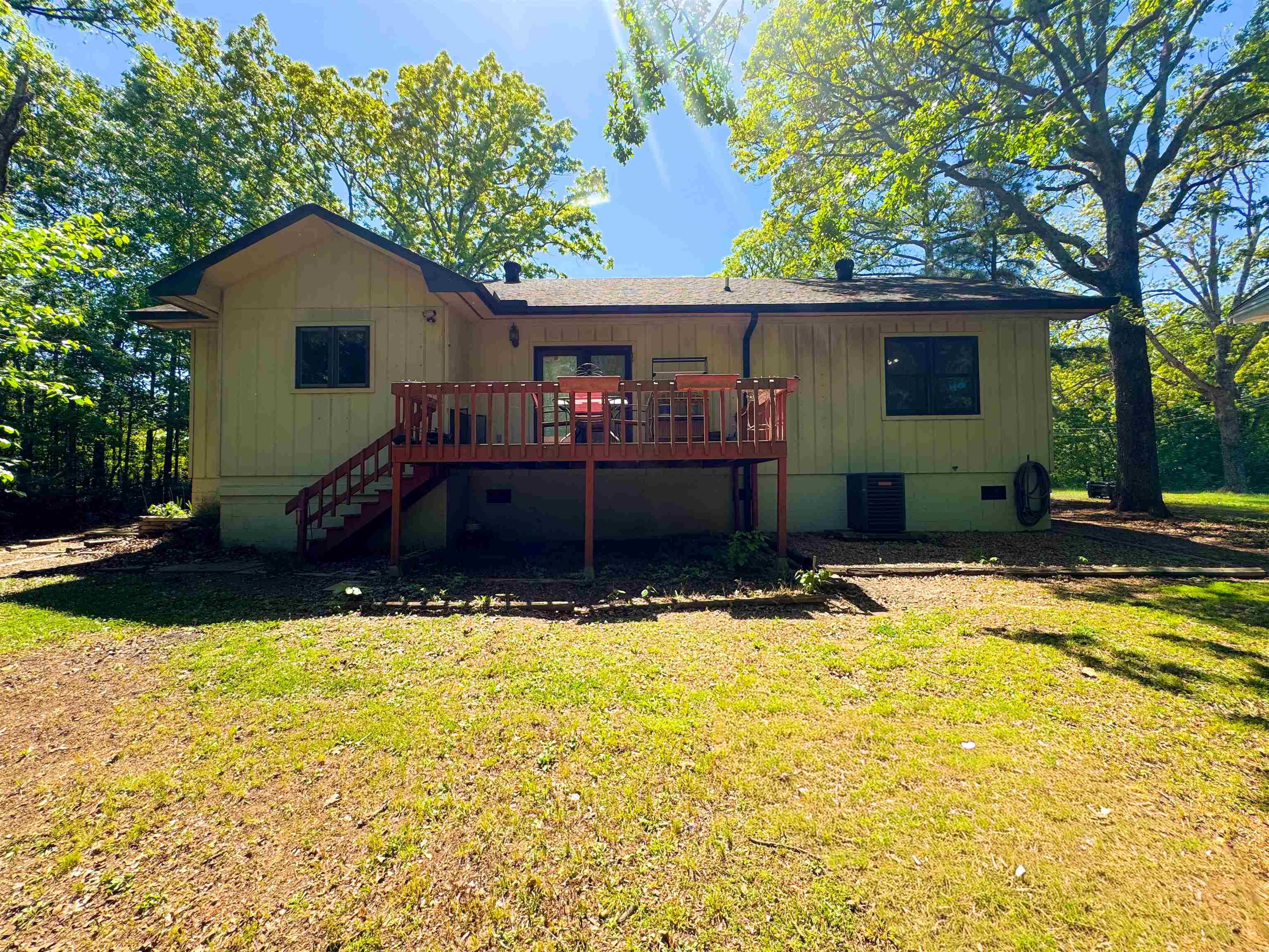 16 Iroquois Drive