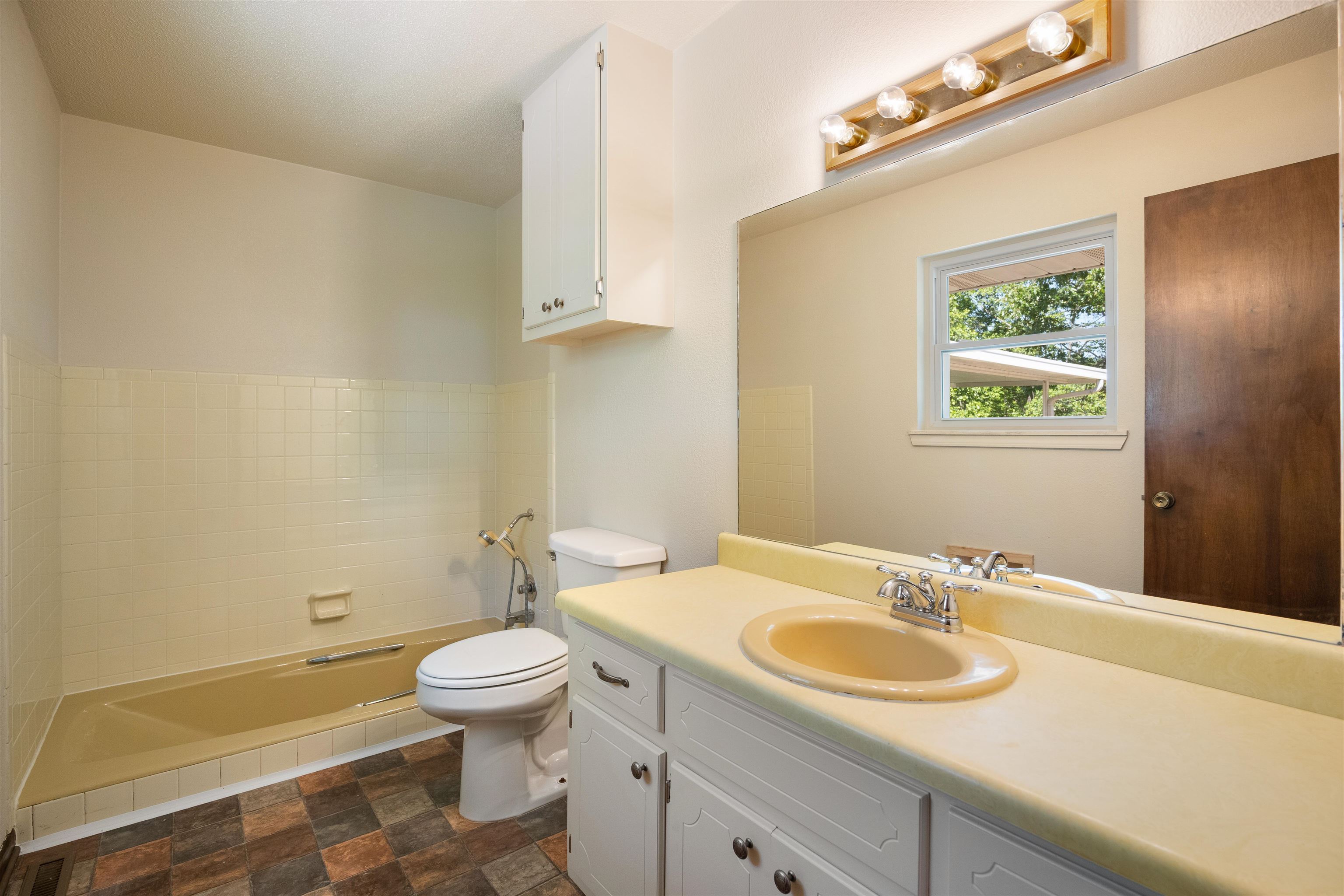 3555 Highway 167