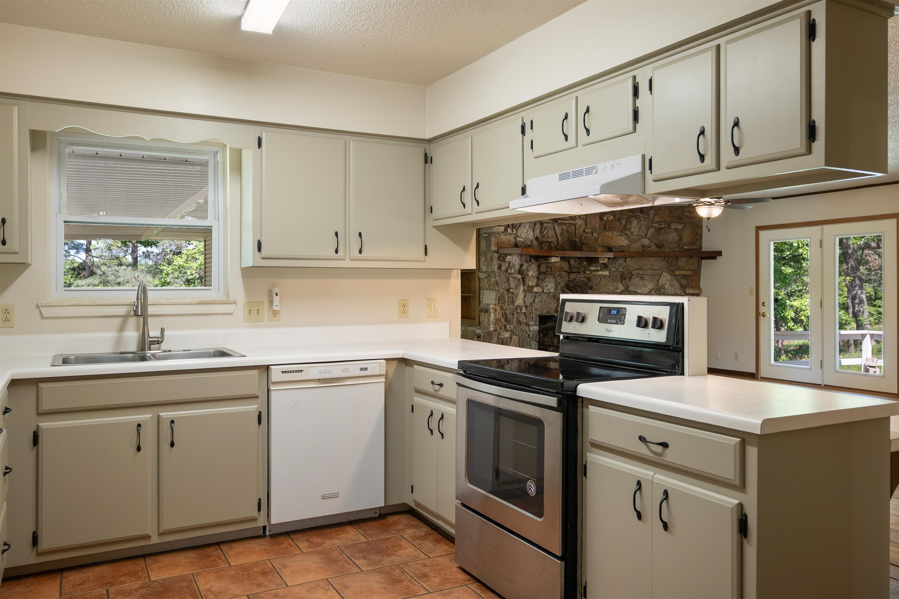 3555 Highway 167