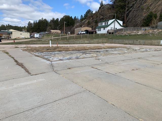 631 W Mt. Rushmore Road