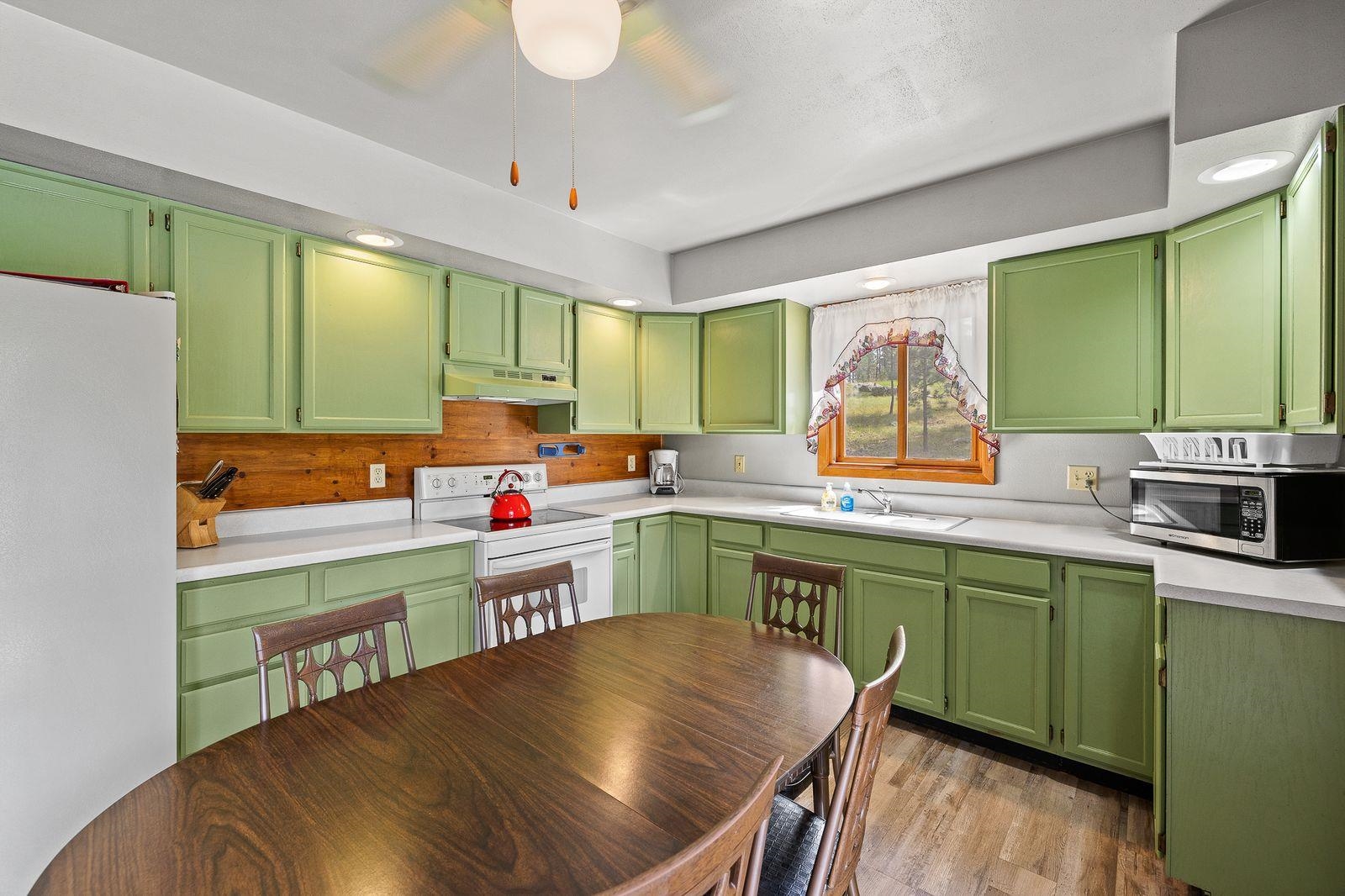 25094 & 25096 Forest Park