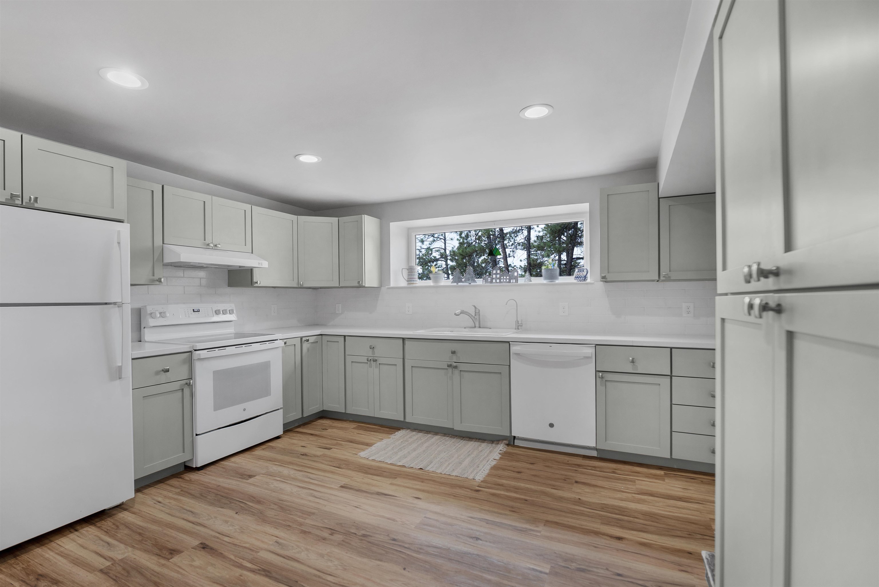 27546 Cascade Road