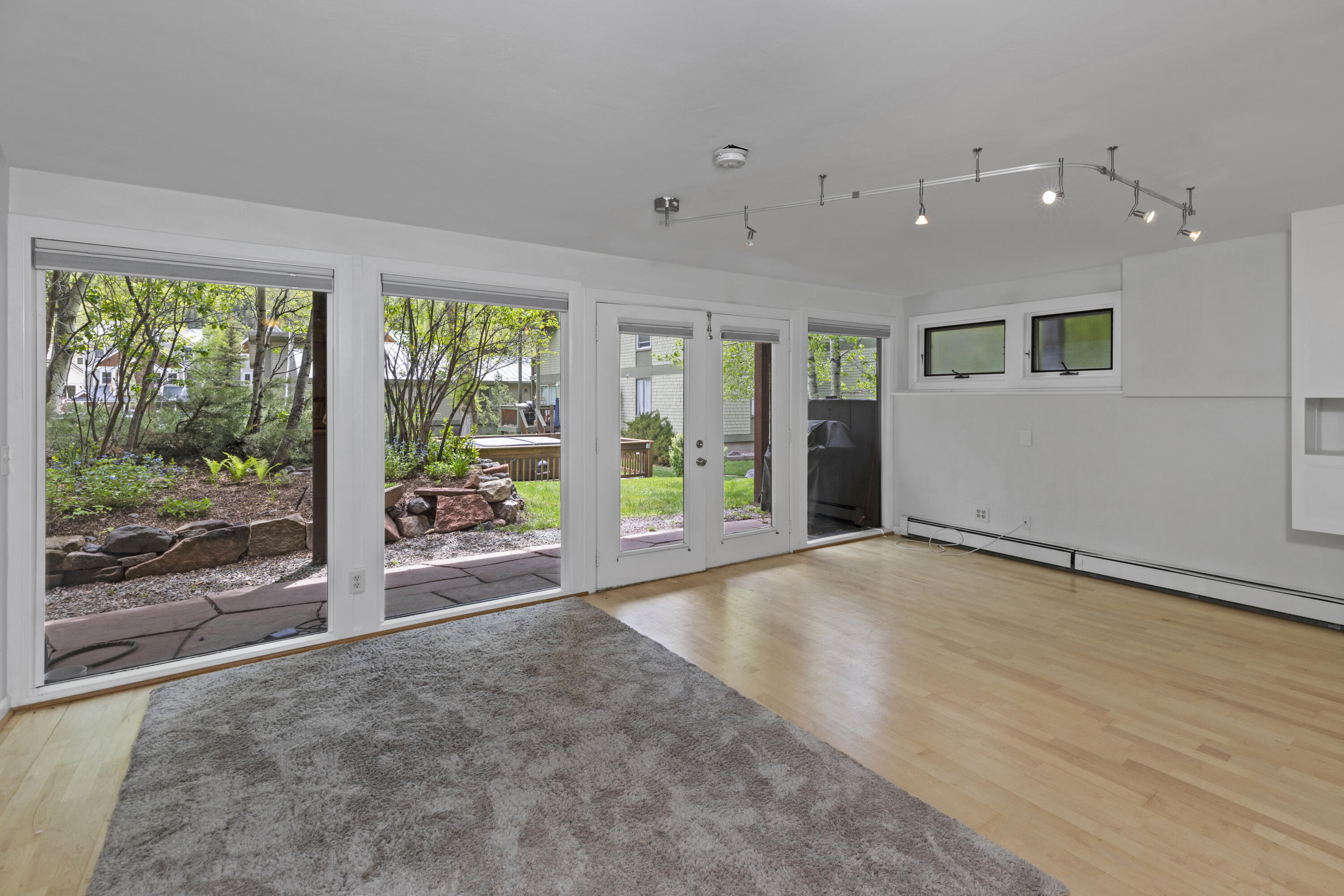 619 W Columbia Avenue