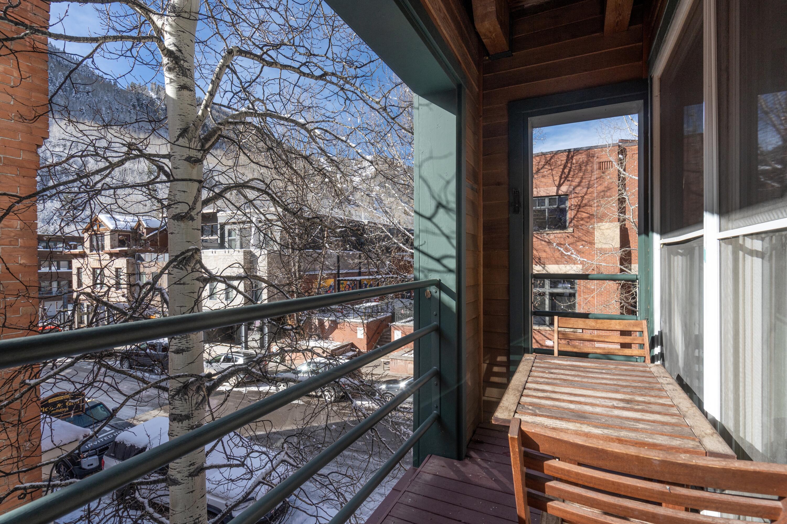 210 S Pine St Street