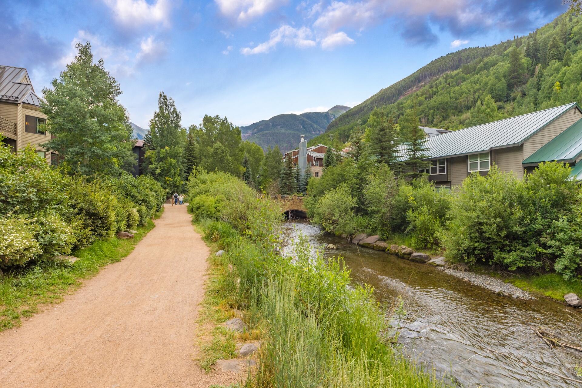 651 W Pacific Ave Avenue