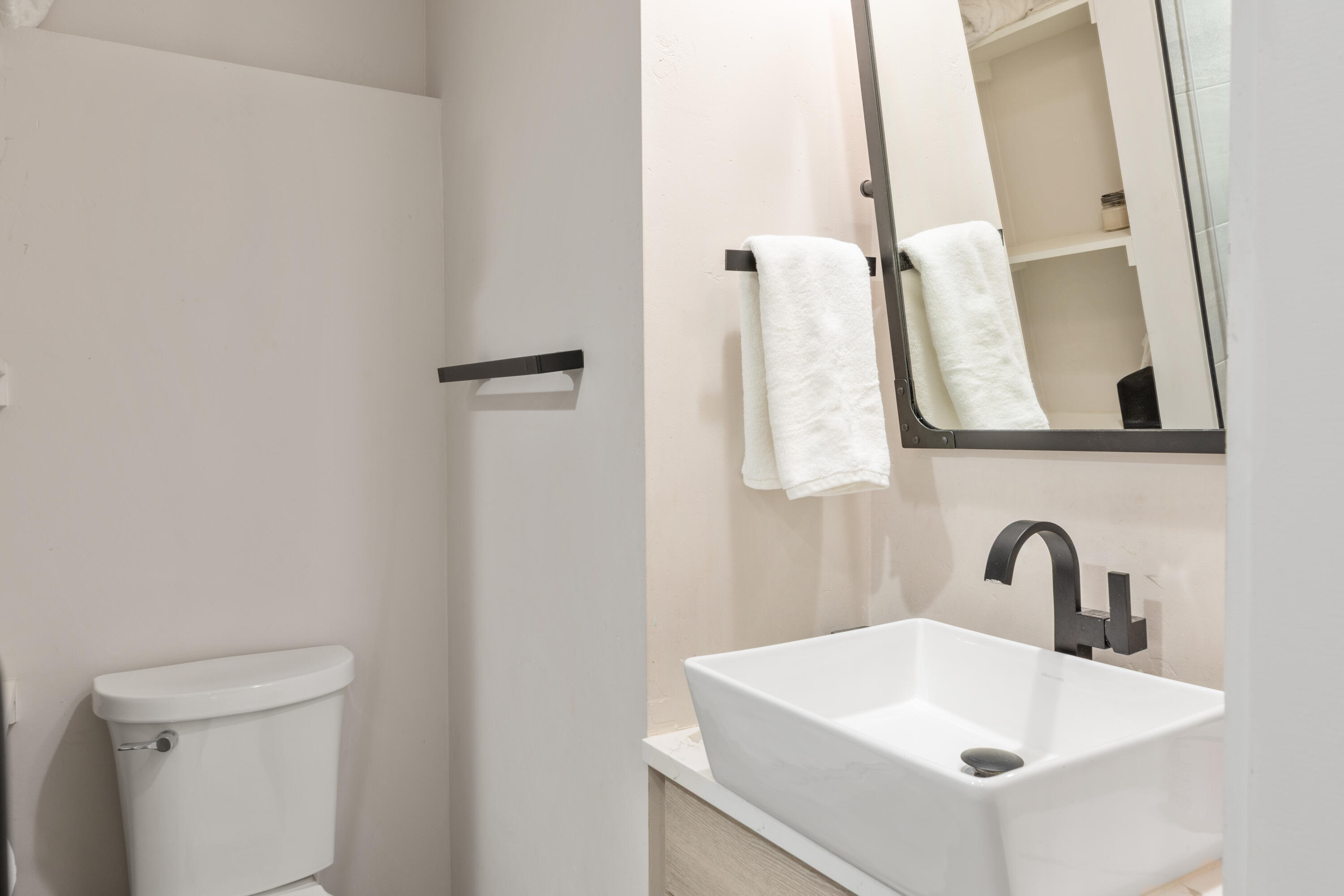 204 W Colorado Avenue Unit: 1
