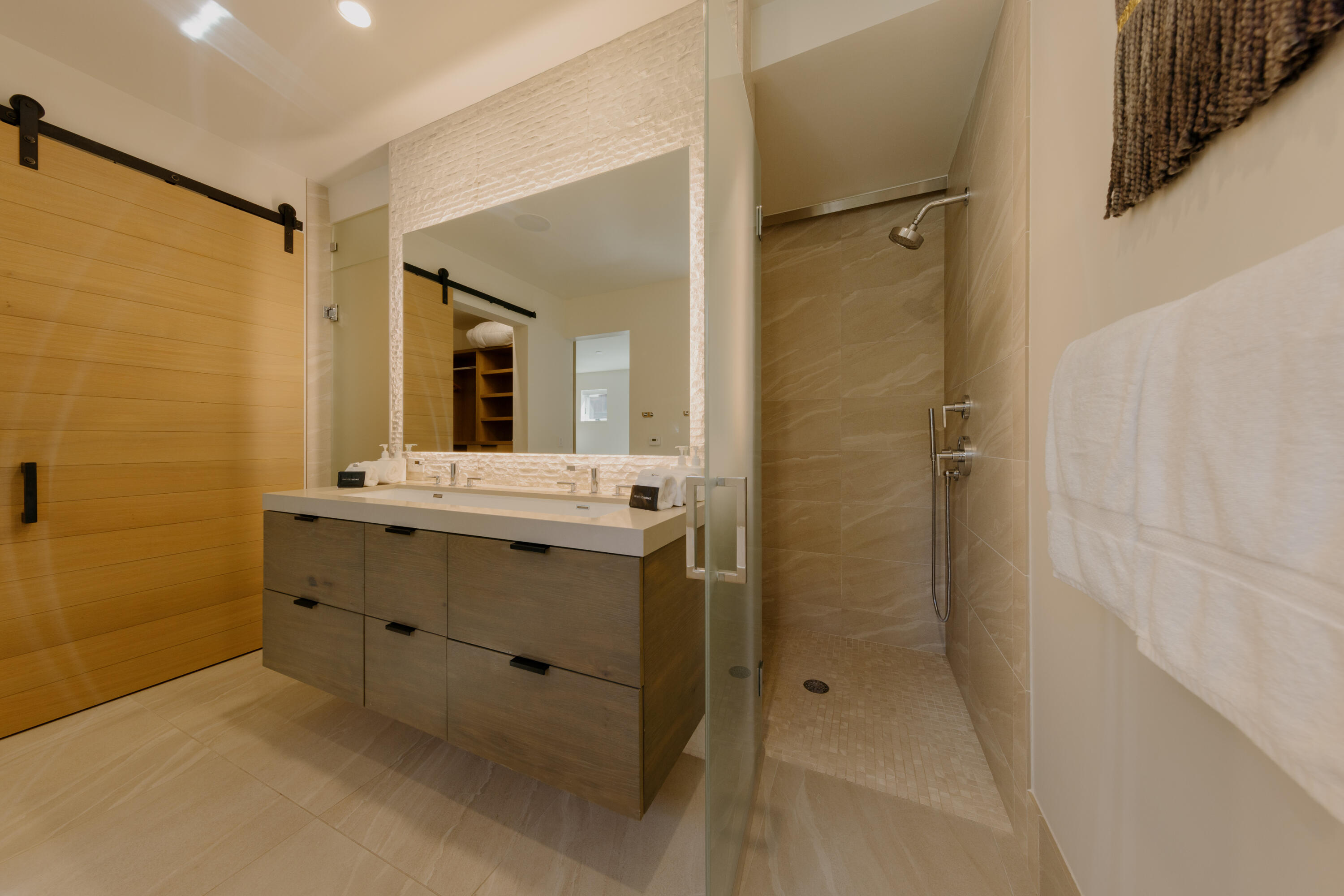 215 W San Juan Avenue Unit: 102