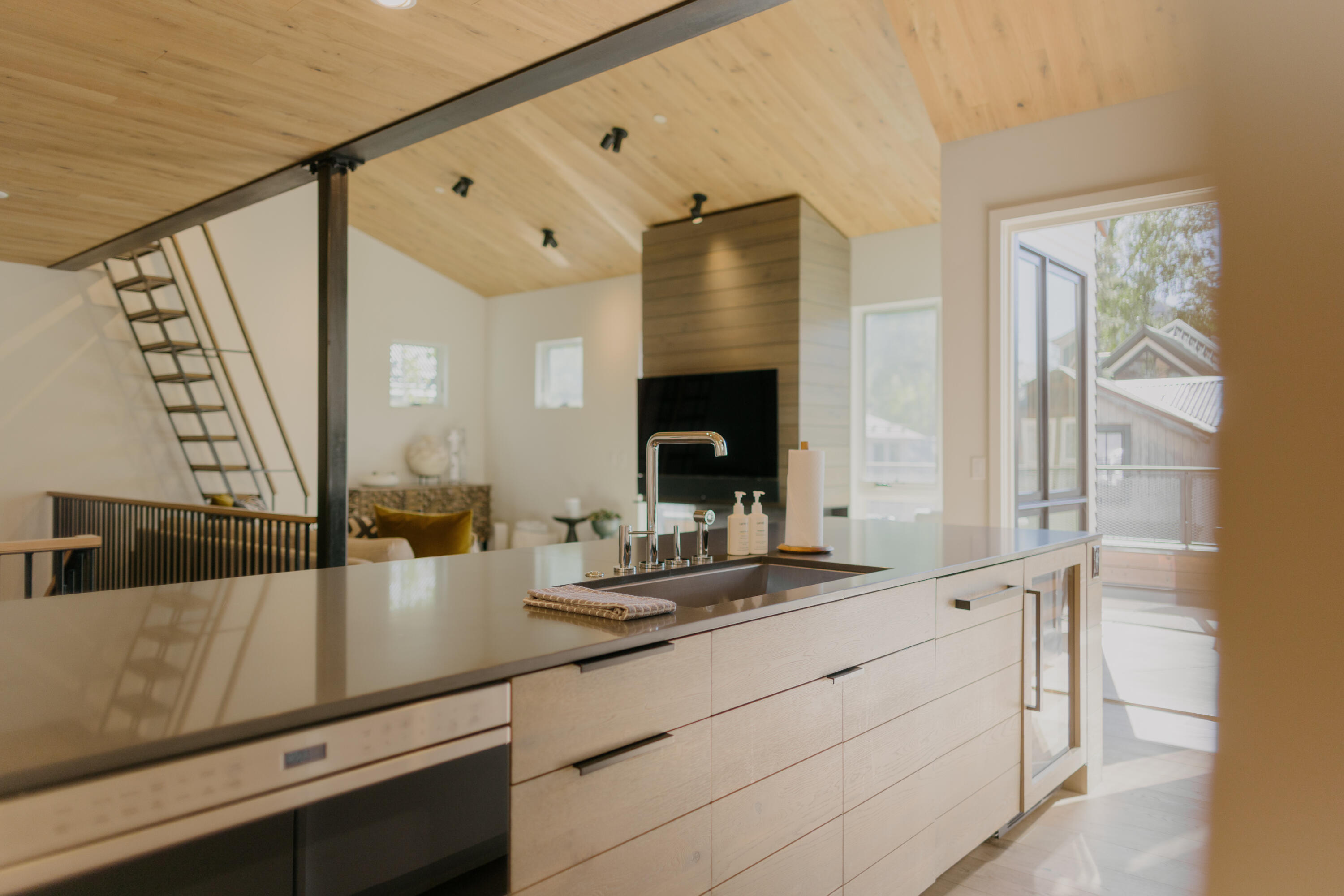 215 W San Juan Avenue Unit: 102