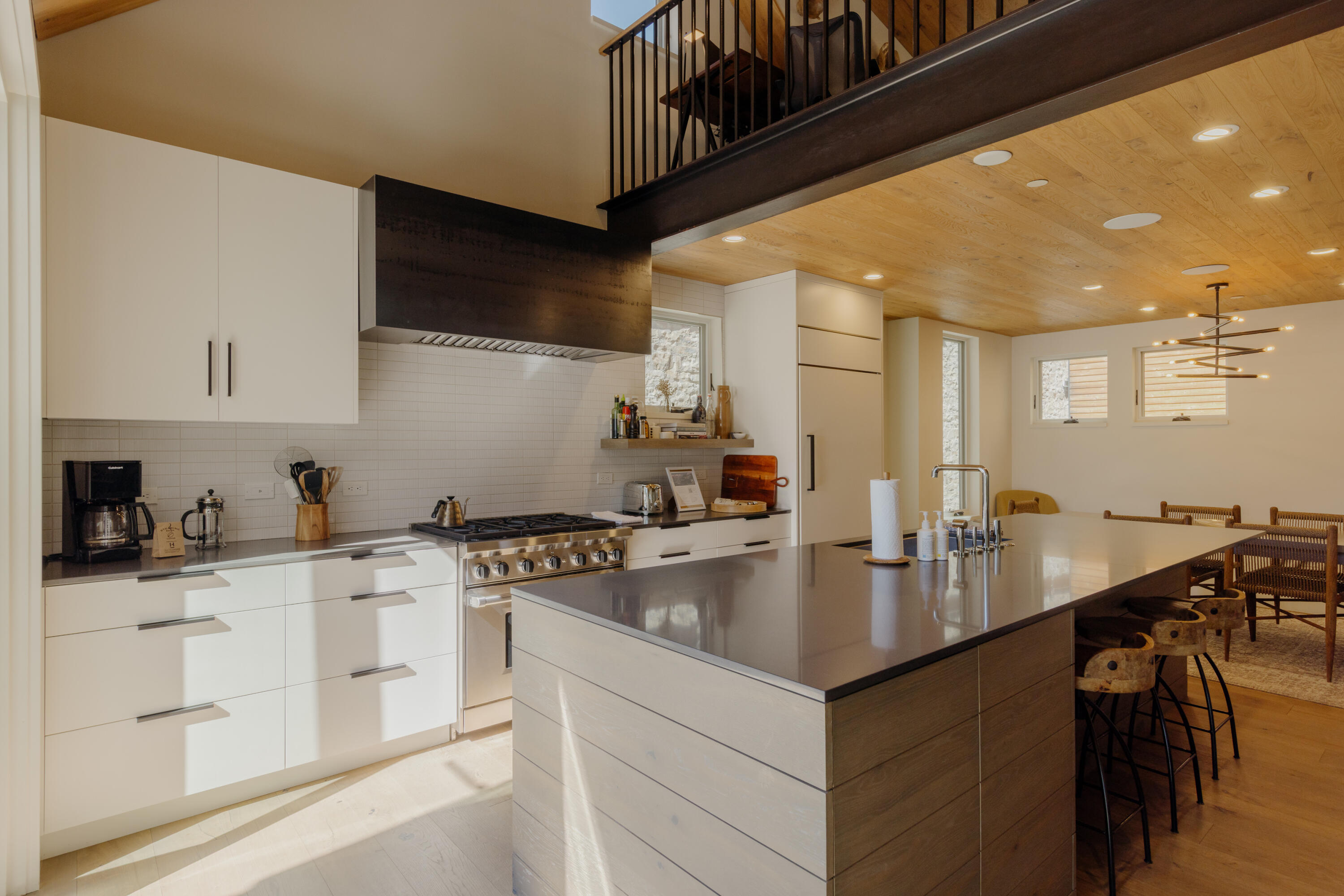 215 W San Juan Avenue Unit: 102