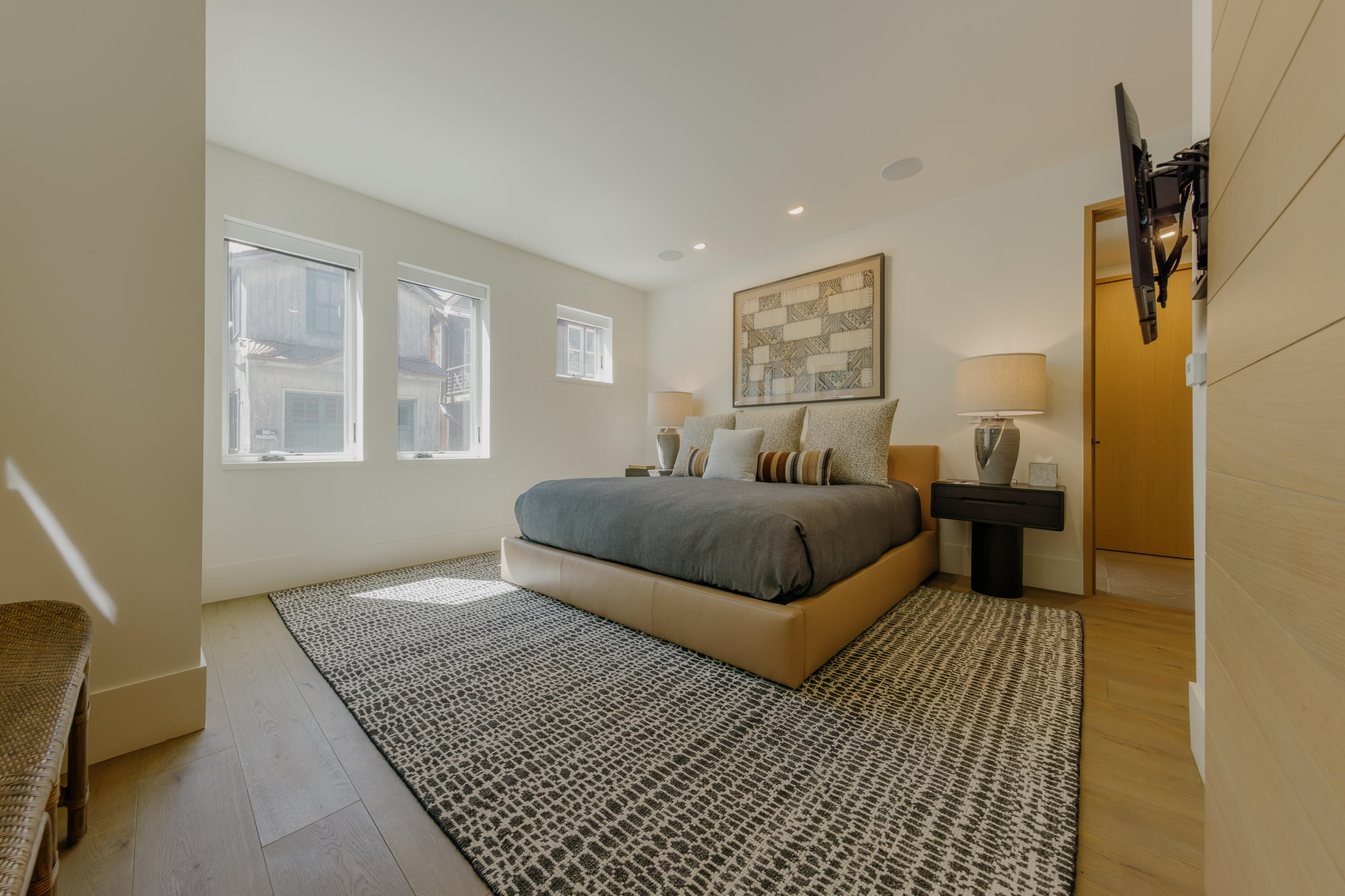 215 W San Juan Avenue Unit: 102