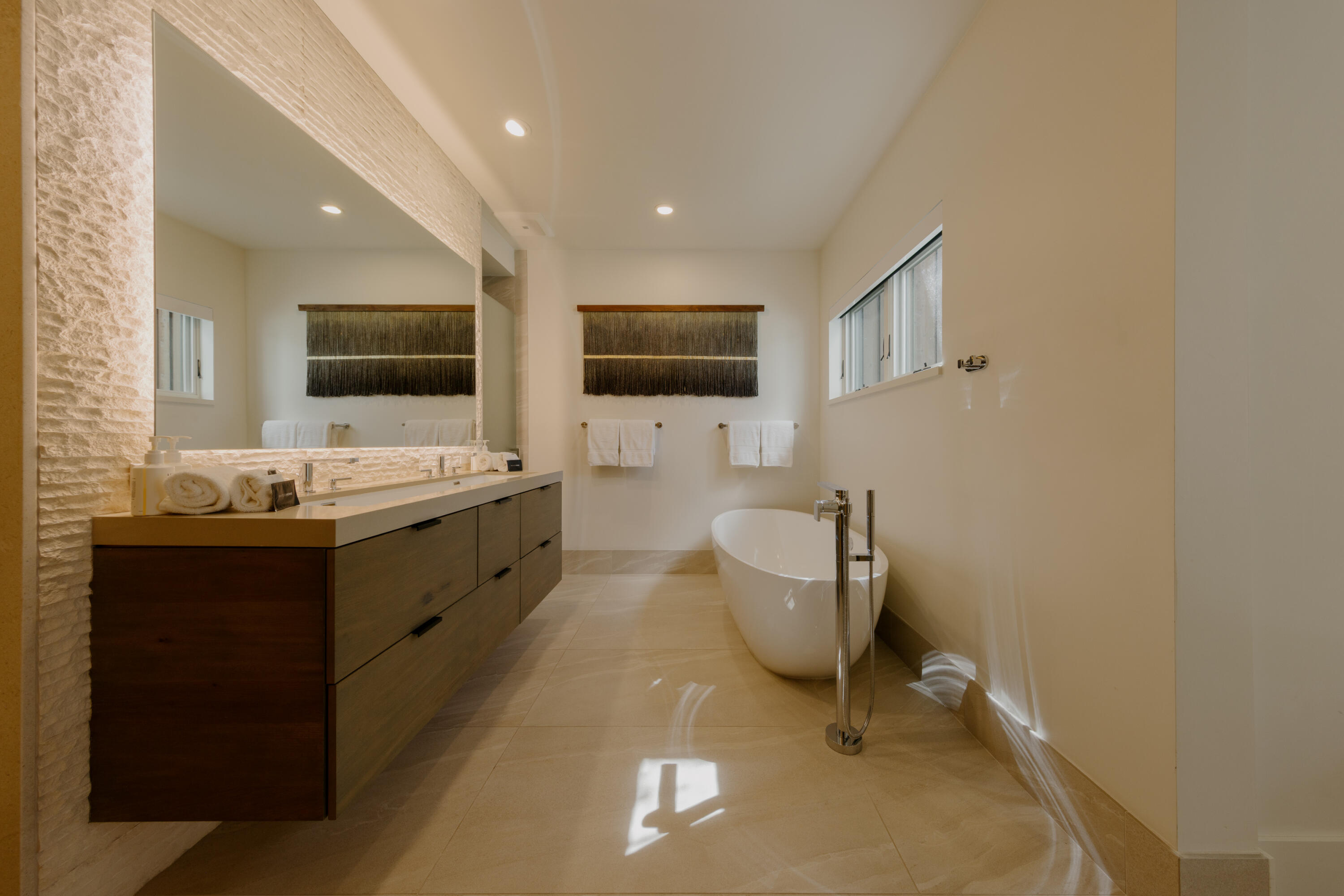 215 W San Juan Avenue Unit: 102