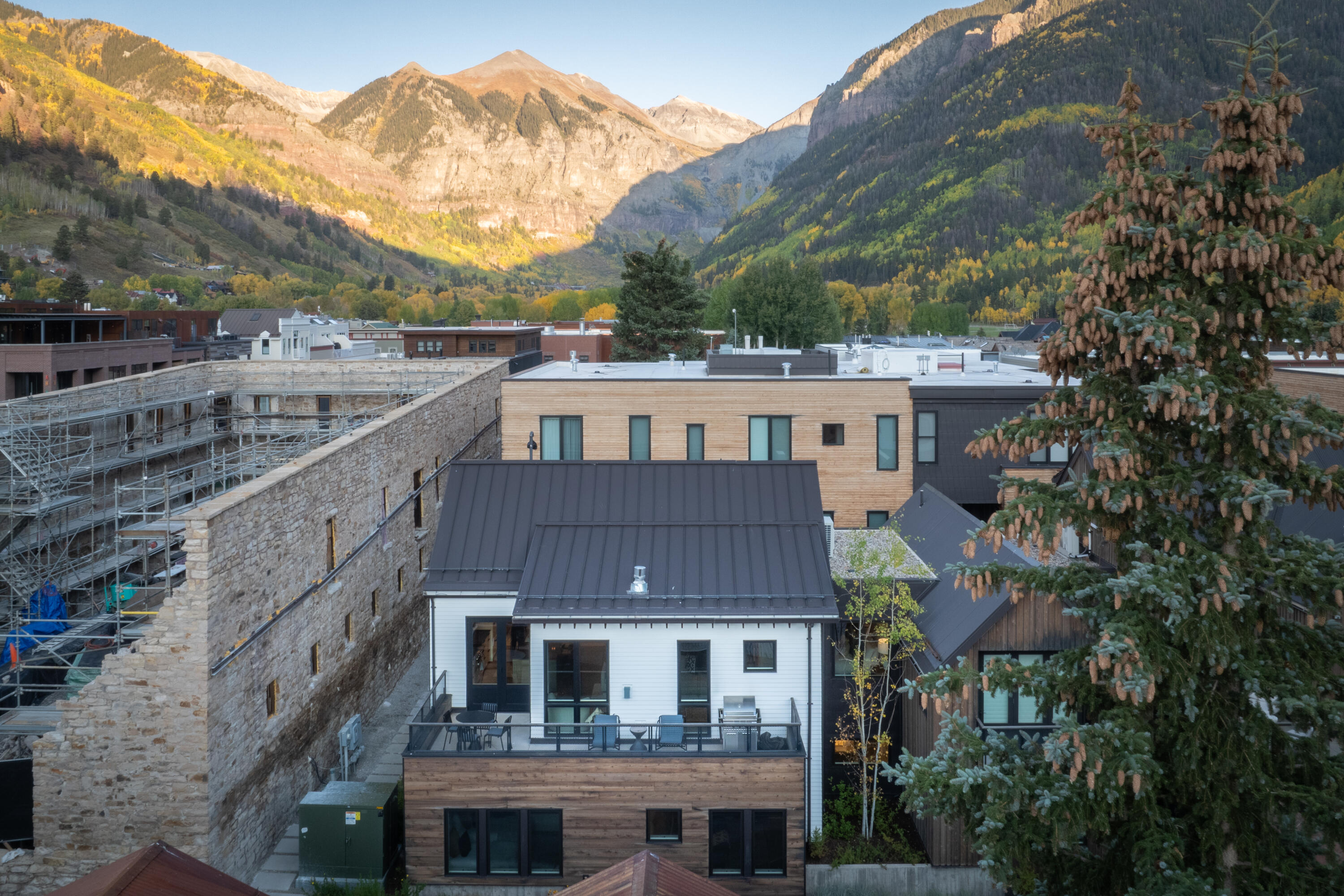 215 W San Juan Avenue Unit: 102