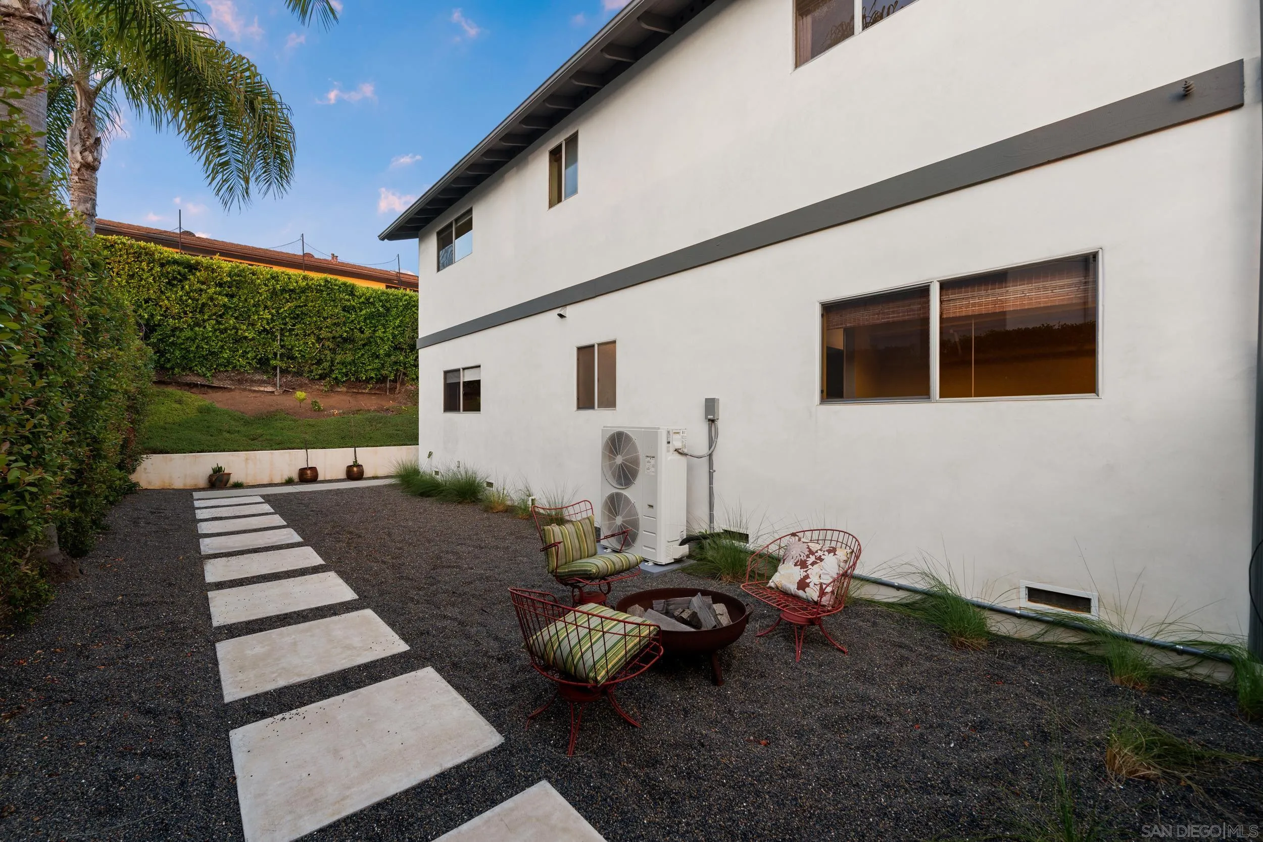 3306 Donna Dr