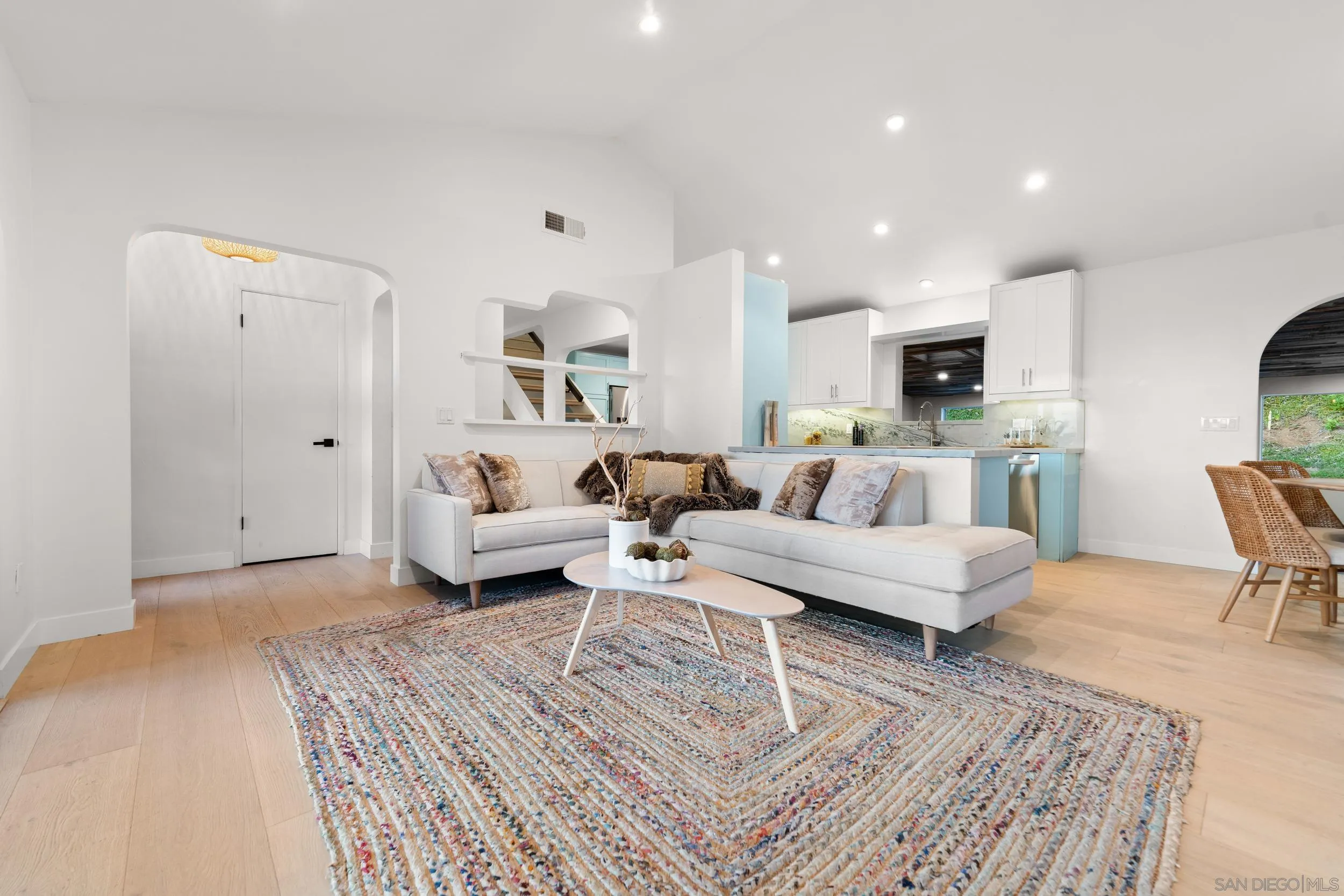 3306 Donna Dr