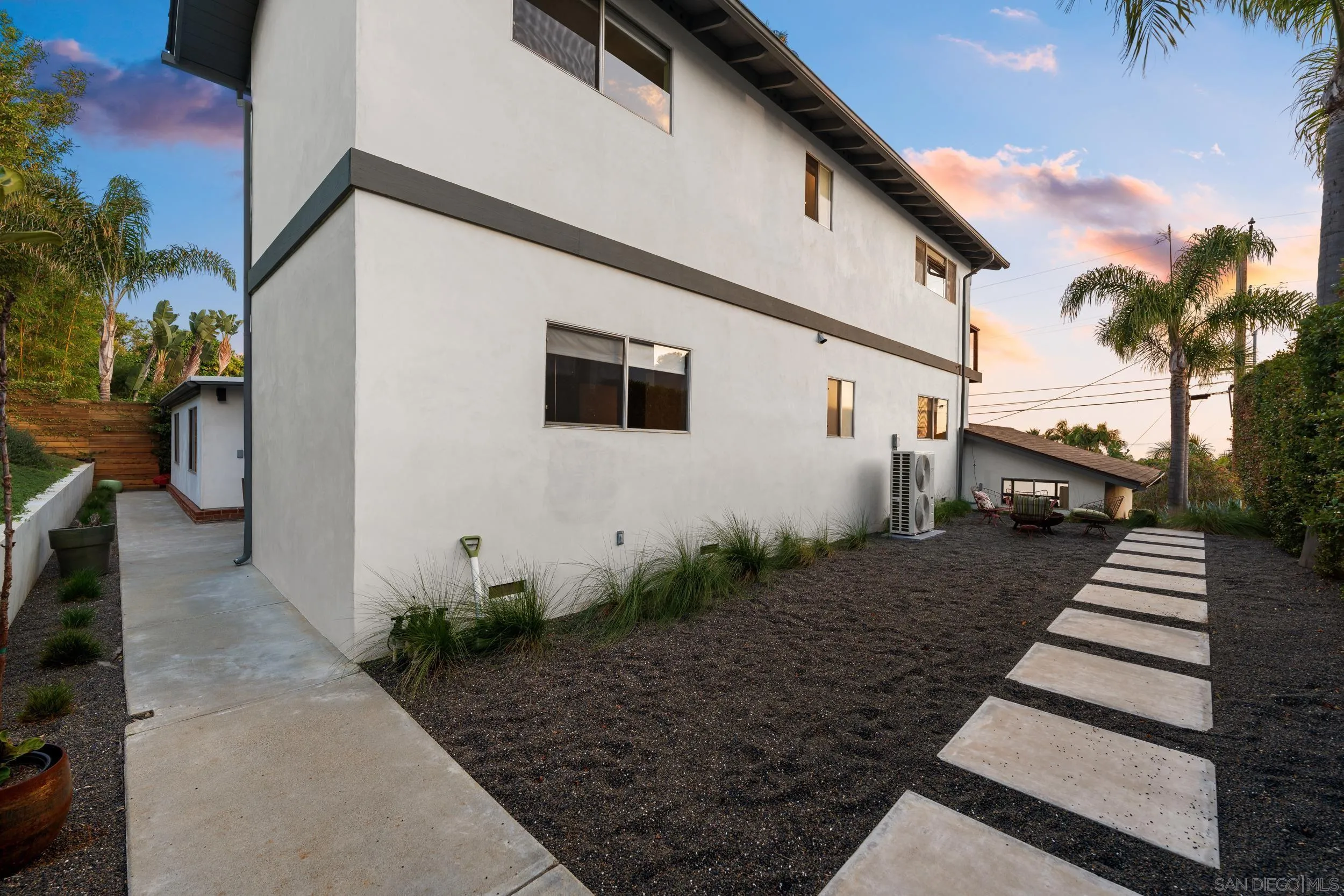 3306 Donna Dr
