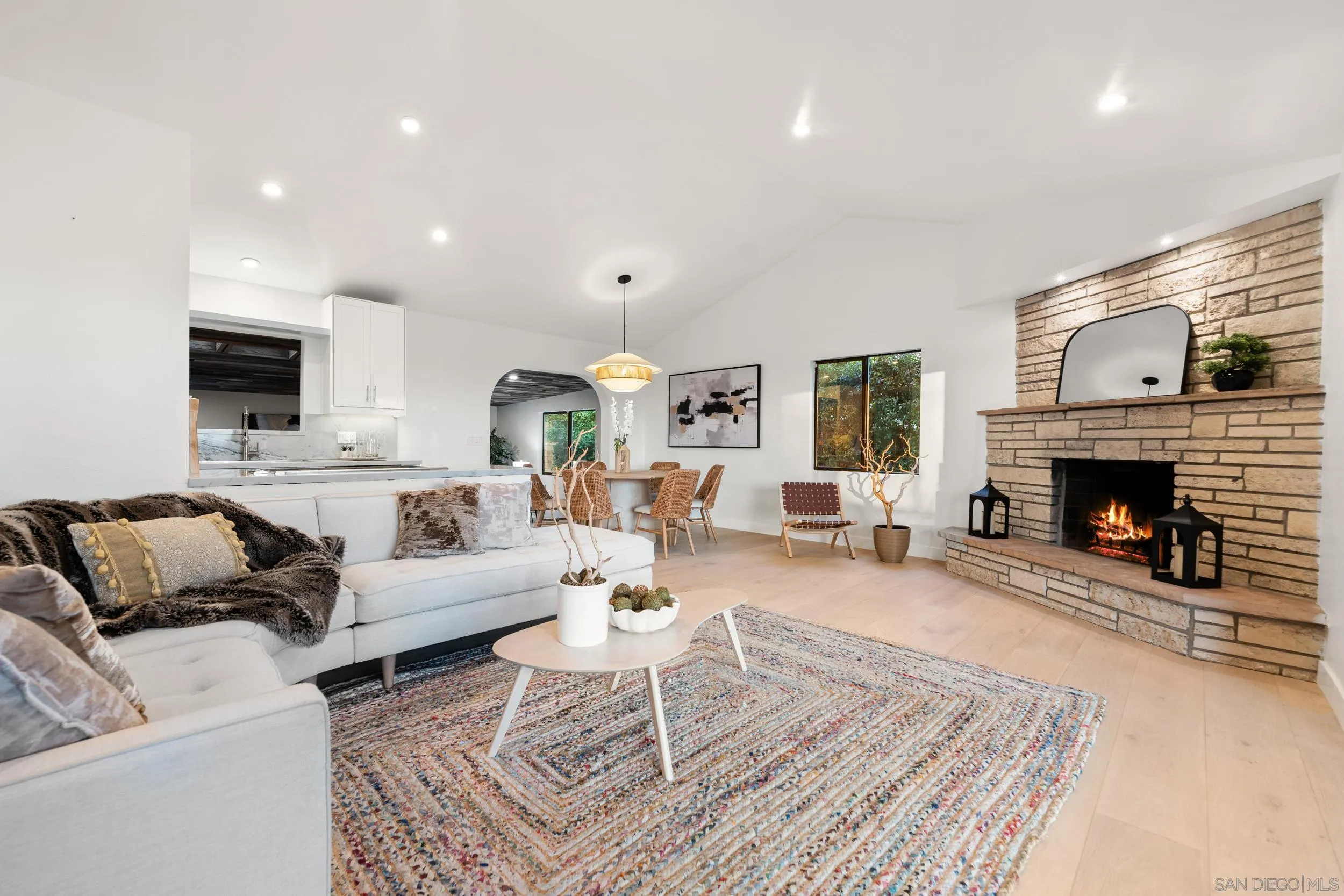 3306 Donna Dr