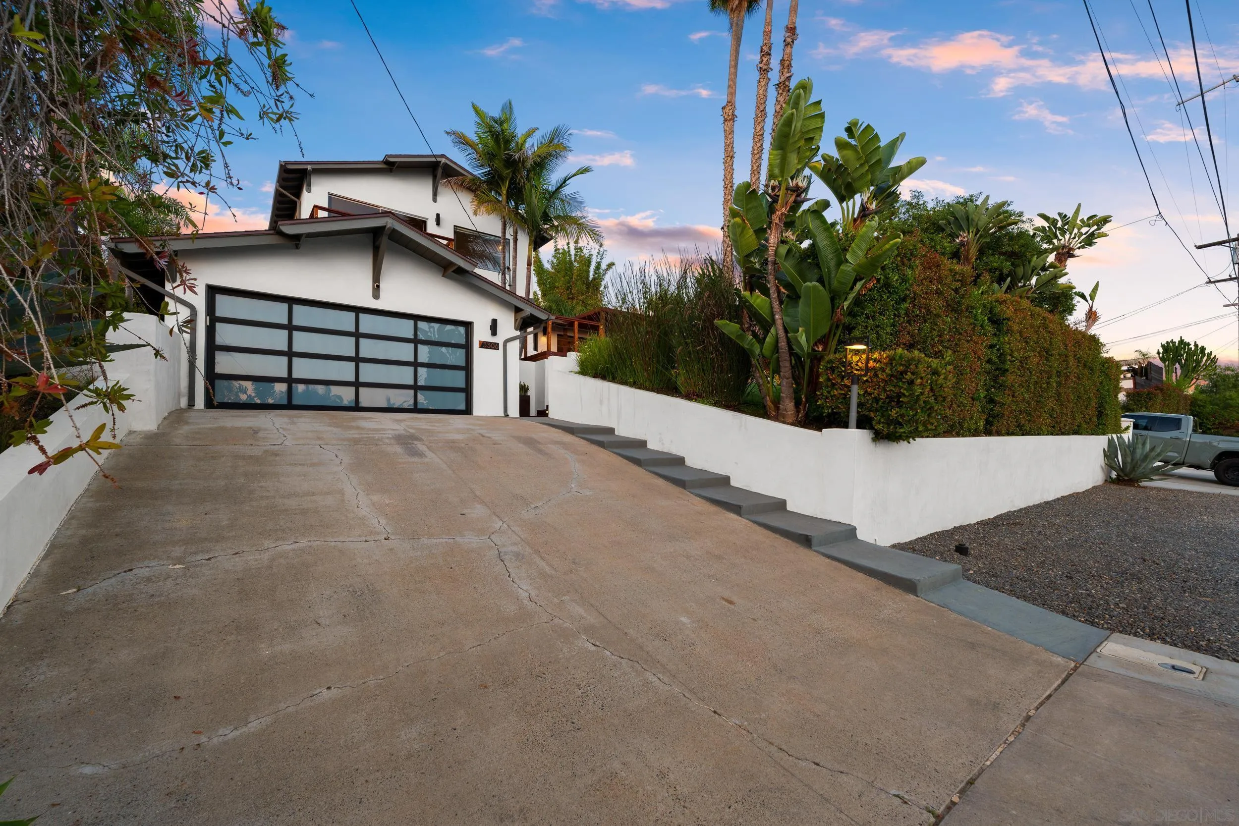 3306 Donna Dr