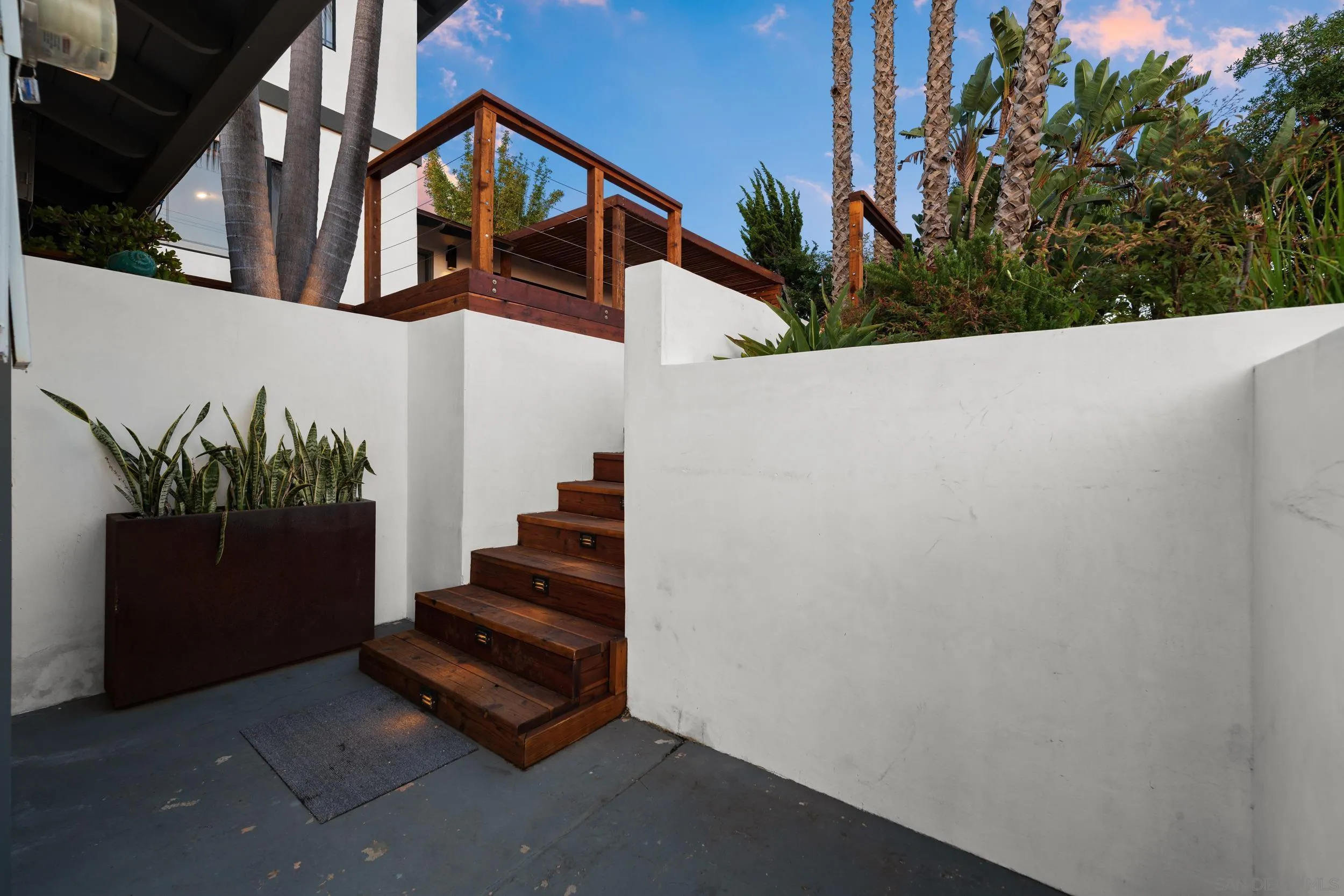 3306 Donna Dr